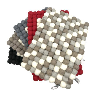 Gryteunderlag av filtkuler, avlangt